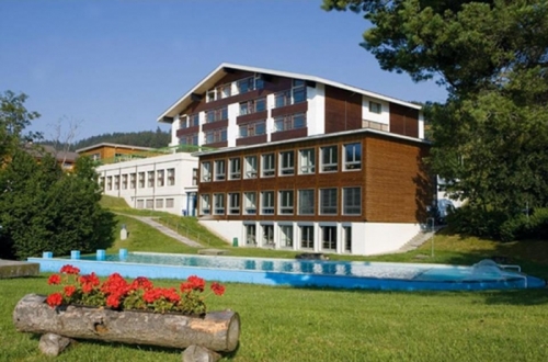 Швейцарская школа гостиничного менеджмента Les Roches International School of Hotel Management отмечает 60-летний юбилей!