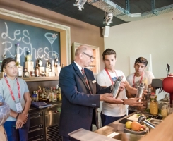 Les Roches Global Hospitality Education начинает набор на летнюю программу в сфере гостеприимства в Швейцарии и Испании!